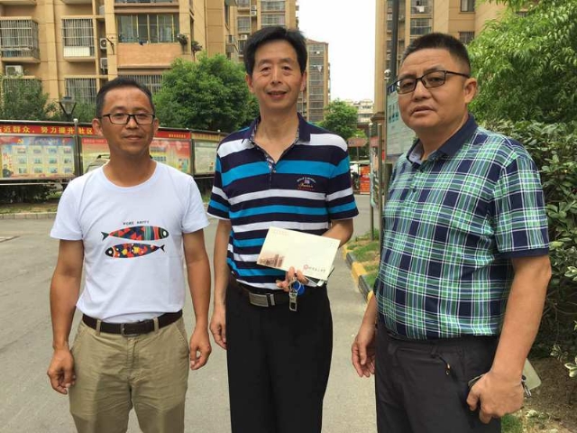 蚌埠三中党委走访慰问韩建仁.jpg