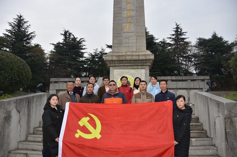 瞻仰烈士陵园  缅怀革命先烈——蚌埠三中党委开展党性再教育活动